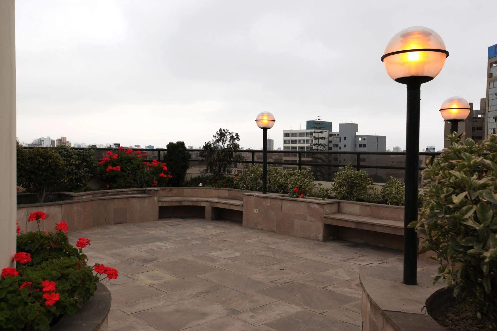 Suites Plaza Las Flores Lima Extérieur photo