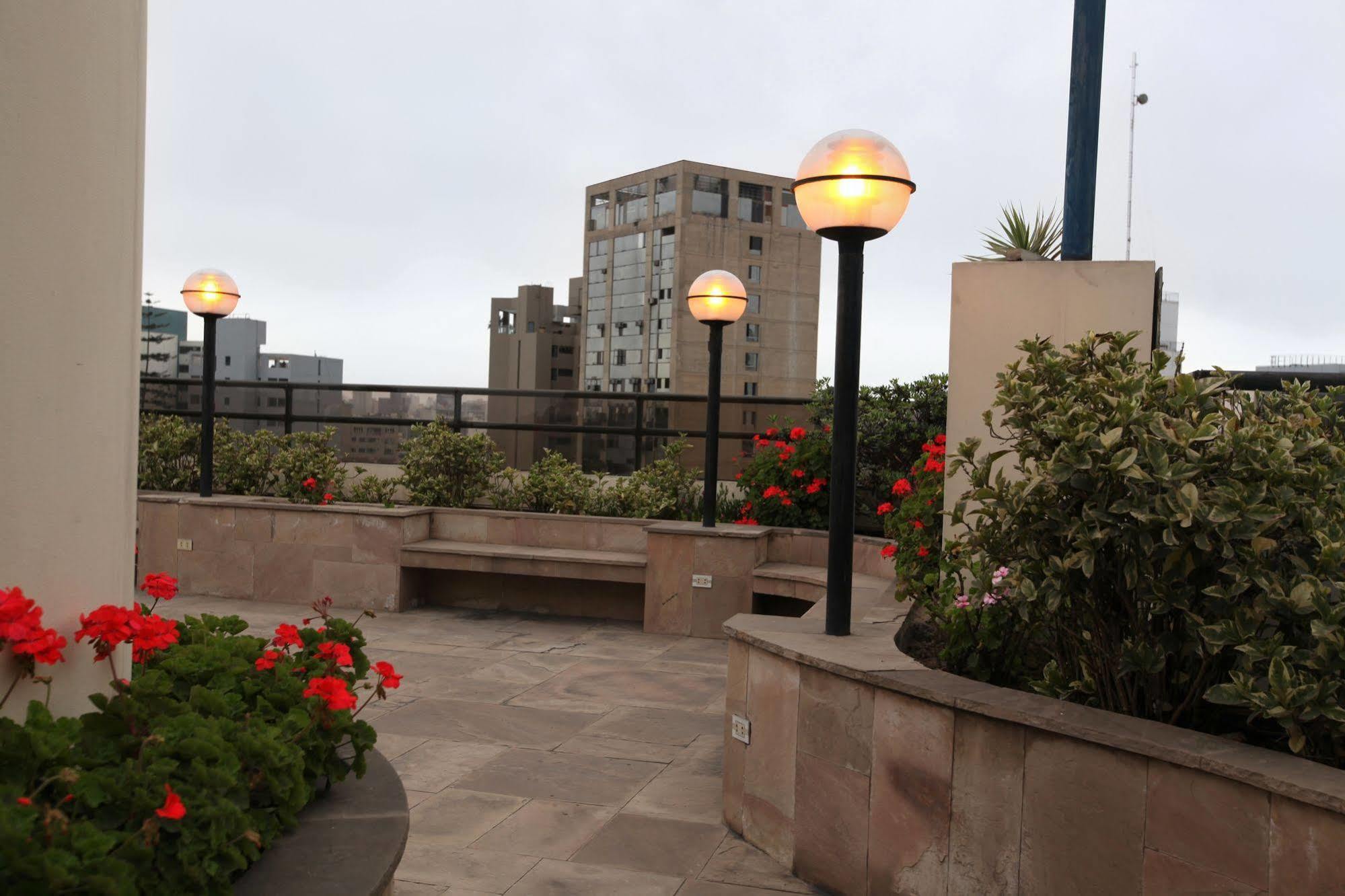 Suites Plaza Las Flores Lima Extérieur photo